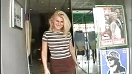 Noelle Easton在POV手淫和性交
