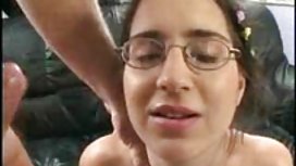 与Riley Reid XXX的女同性恋青少年三人组