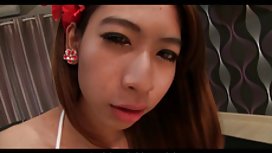 Katja Red被双手绑住并且性交