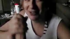 亚洲变性与她的朋友他妈的